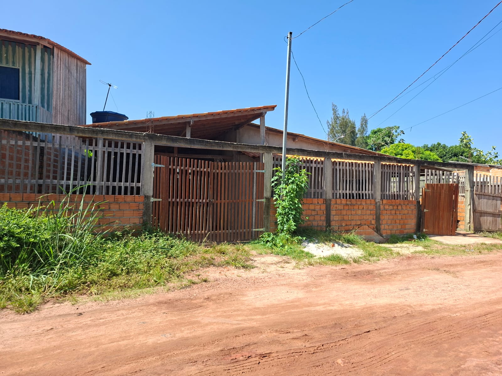 Vendo casa a 100 metros da Praia do Caripi em Barcarena - Pará