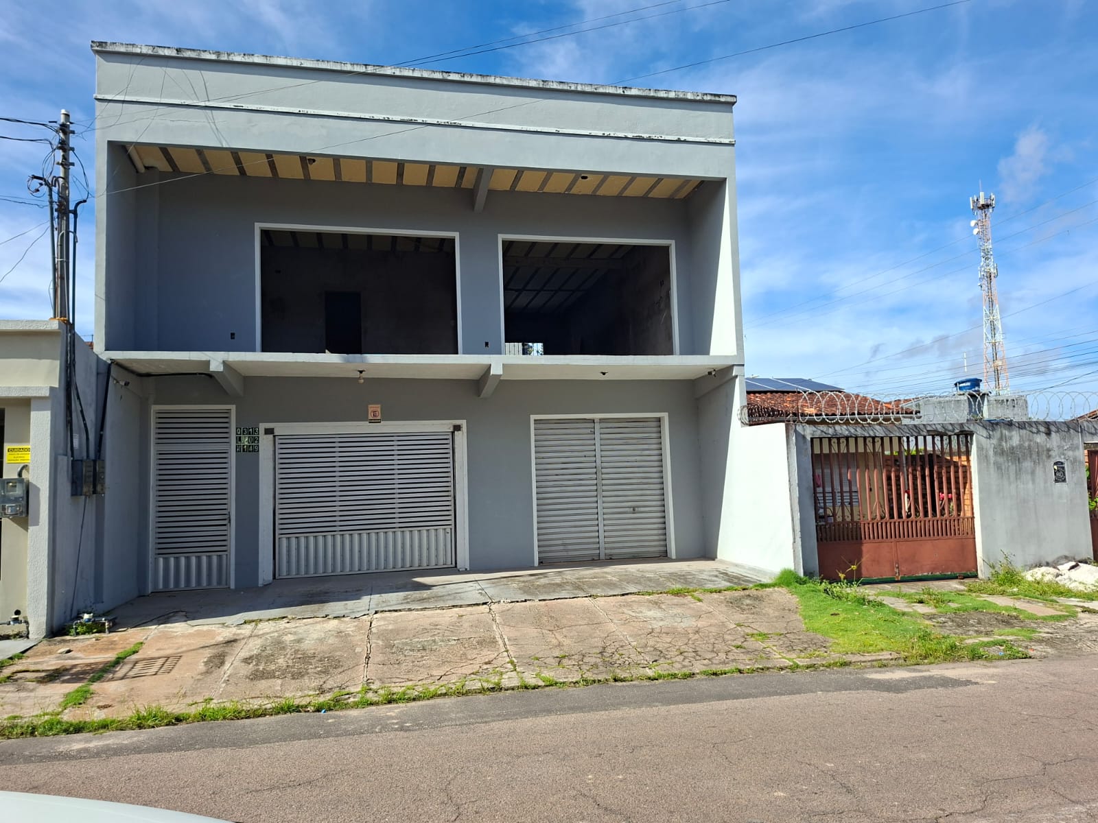 EXCELENTE CASA DE 2 PAVIMENTOS COM MOBÍLHAS, PADRÃO MODERNO - PARA LOCAÇÃO - VILA DOS CABANOS - BARCARENA/PA.