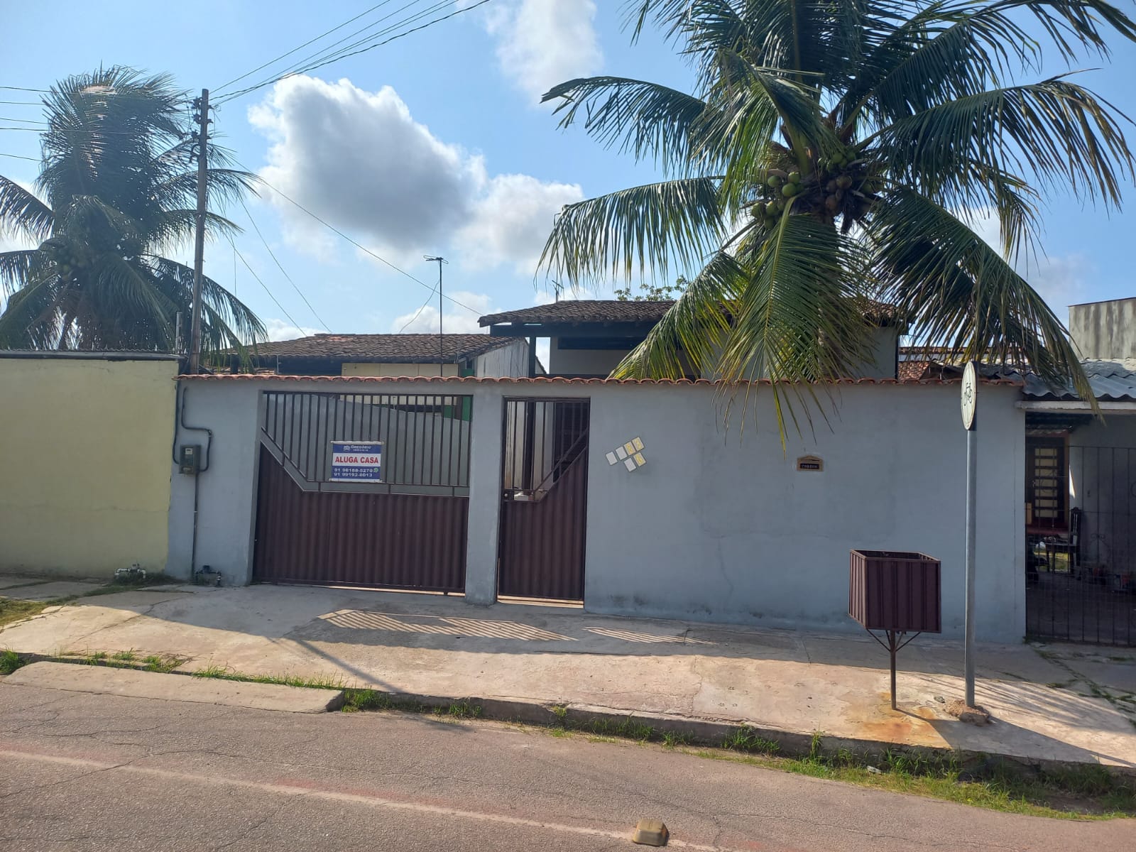 CASA A VENDA COM ÓTIMA LOCALIZAÇÃO- ACEITA FINANCIAMENTO