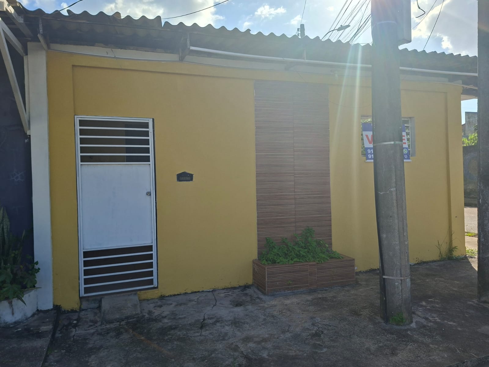 OPORTUNIDADE PARA MORAR OU INVESTIR EM VILA DOS CABANOS - CASA À VENDA (ACEITA VEÍCULO COMO PARTE DO PAGAMENTO).