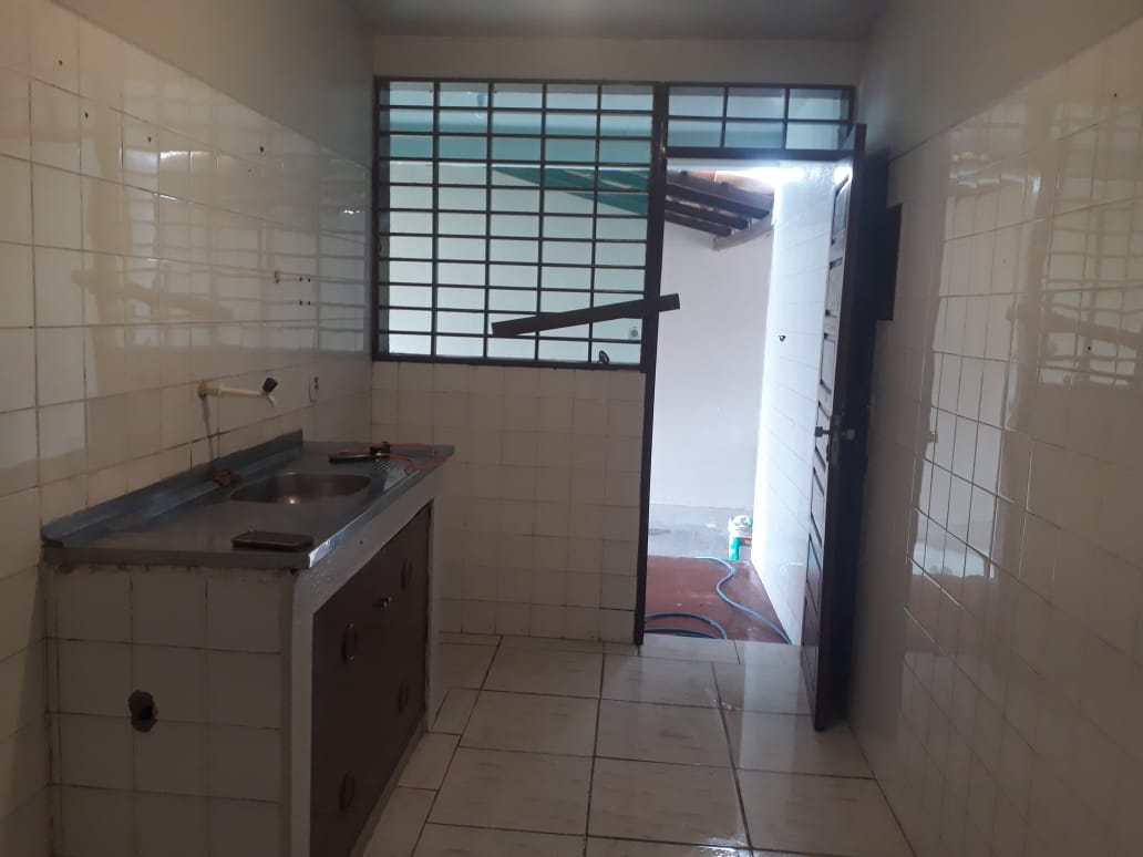 CASA A VENDA - NÚCLEO URBANO - VILA DOS CABANOS