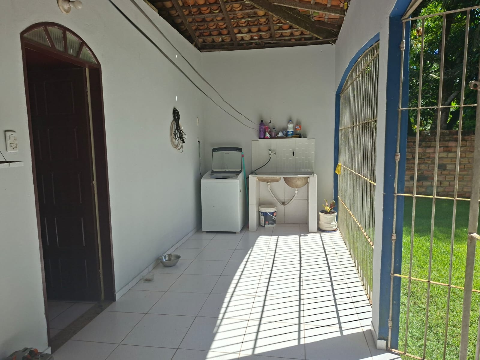 ÓTIMA OPORTUNIDADE - CASA AMPLA COM QUINTAL TODO GRAMADO A VENDA - VILA DE ITUPANEMA - BARCARENA/PA