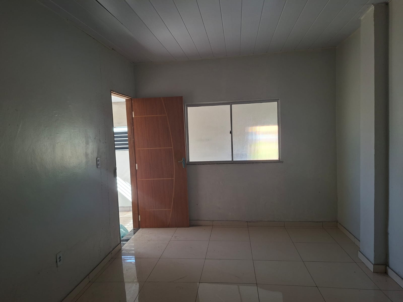 OPORTUNIDADE PARA MORAR OU INVESTIR EM VILA DOS CABANOS - CASA À VENDA (ACEITA VEÍCULO COMO PARTE DO PAGAMENTO).