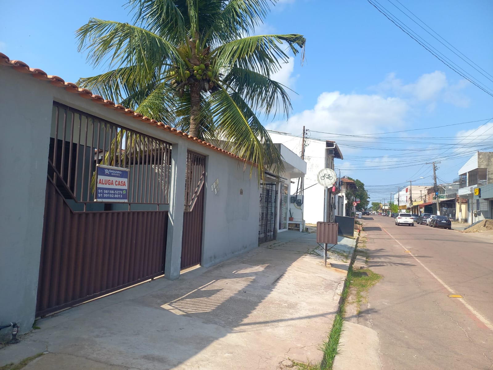 CASA A VENDA COM ÓTIMA LOCALIZAÇÃO- ACEITA FINANCIAMENTO