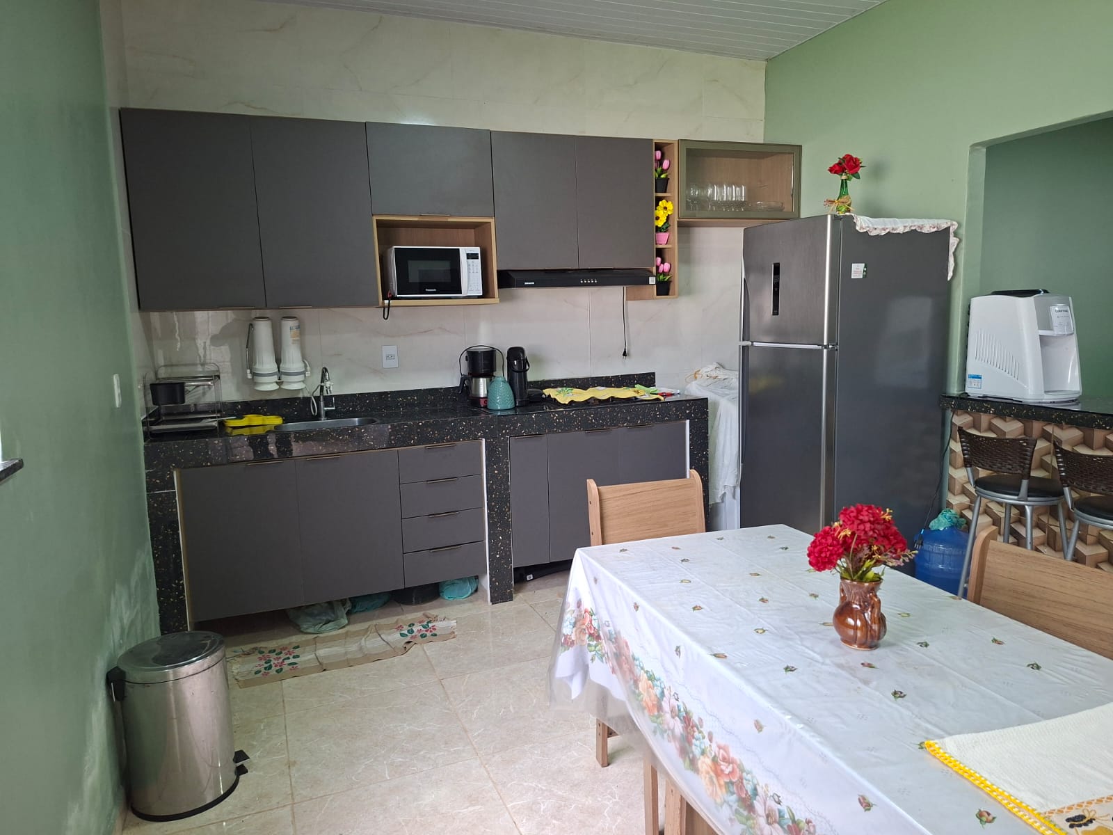 ALUGO EXCELENTE CASA MODERNA COM PISCINA - TOTALMENTE MOBILIADA - BAIRRO JARDIM CABANOS/VILA DOS CABANOS – BARCARENA/PA.
