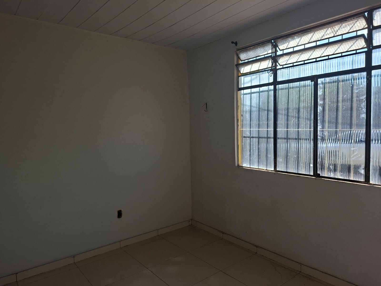 OPORTUNIDADE PARA MORAR OU INVESTIR EM VILA DOS CABANOS - CASA À VENDA (ACEITA VEÍCULO COMO PARTE DO PAGAMENTO).