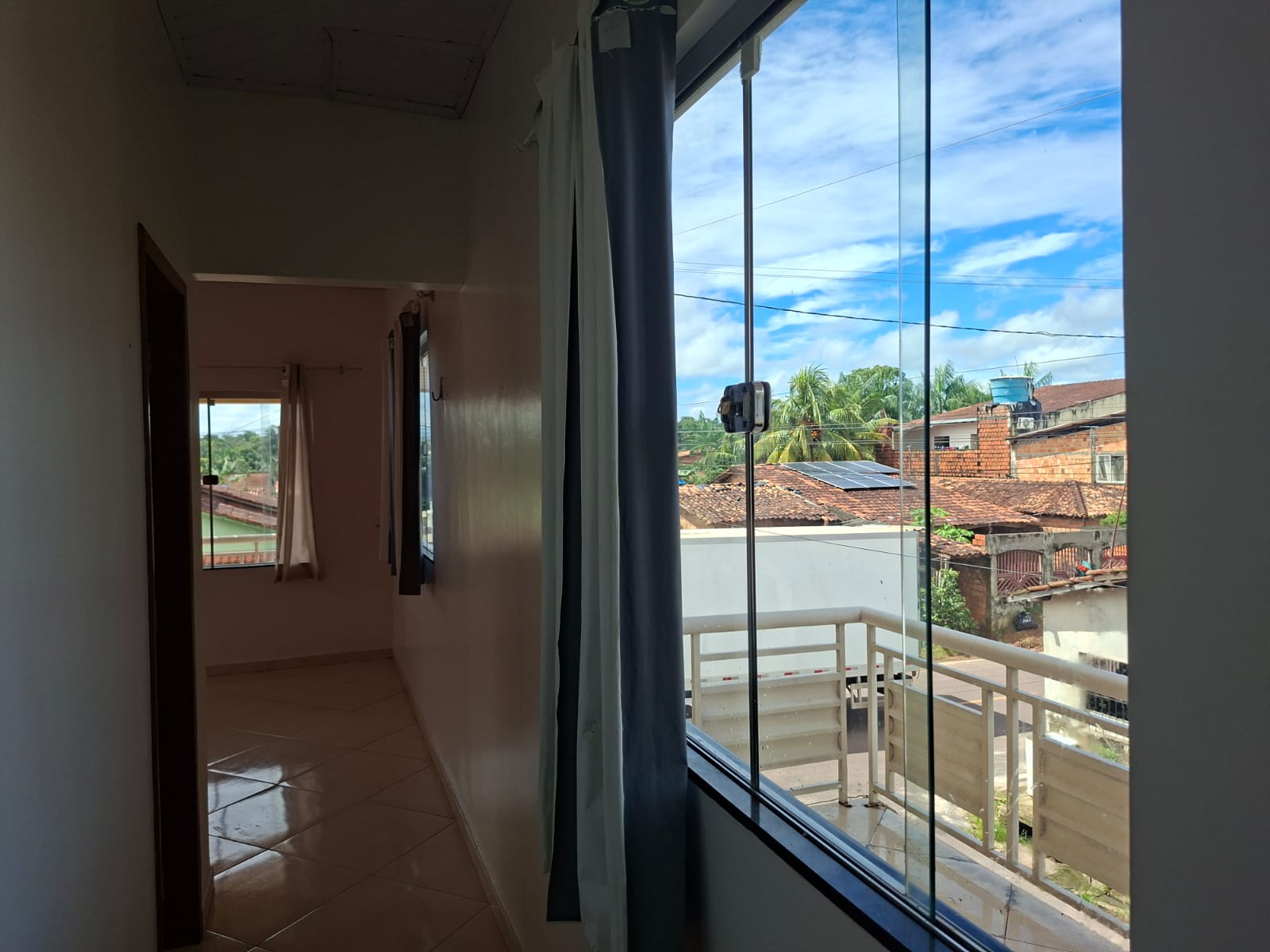 EXCELENTE CASA PARA LOCAÇÃO - BEM VENTILADA E COM ÓTIMO ACABAMENTO - 2° PAVIMENTO - BAIRRO BEIRA RIO - BARCARENA/PA.