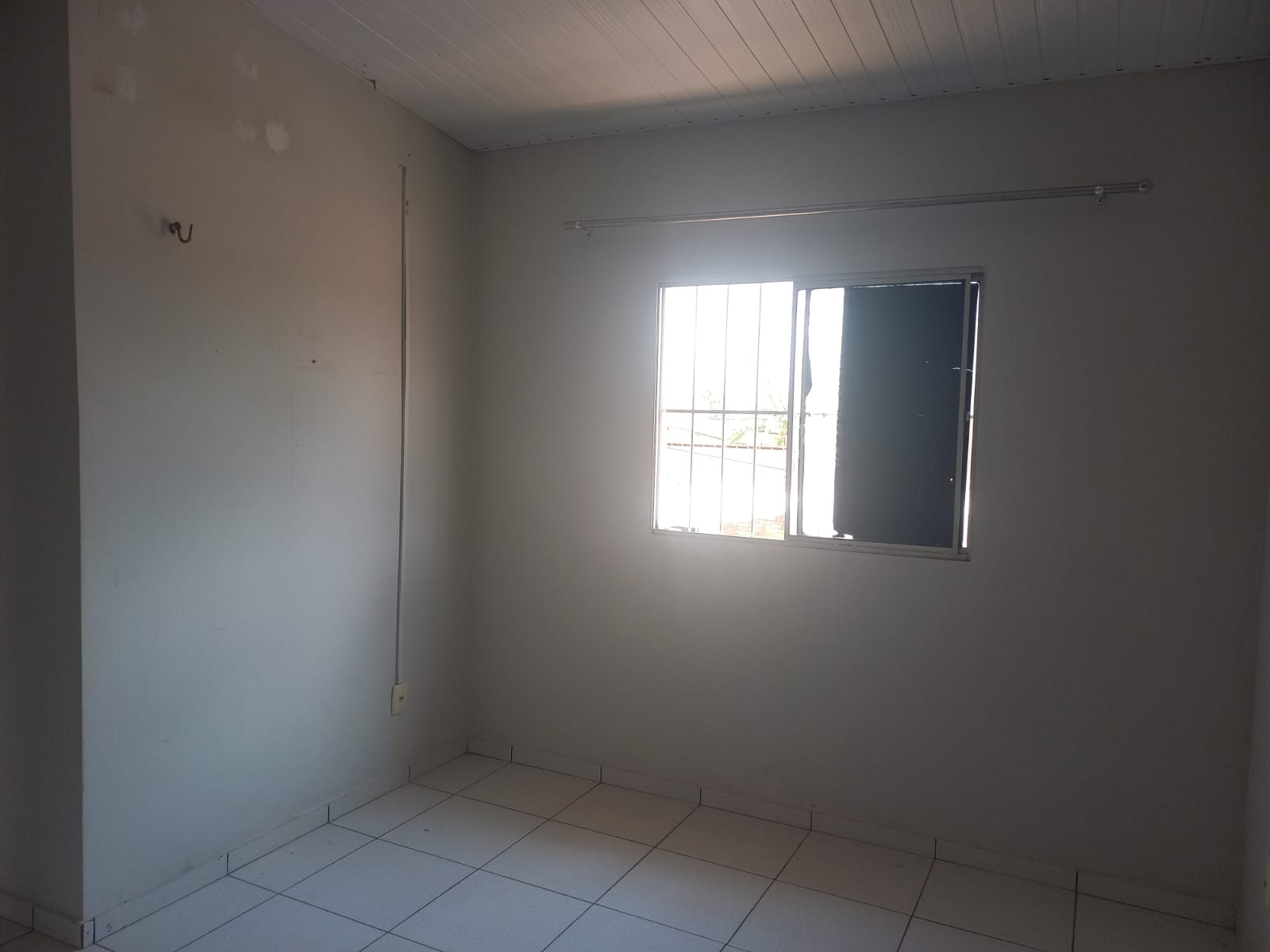 CASA A VENDA COM ÓTIMA LOCALIZAÇÃO- ACEITA FINANCIAMENTO