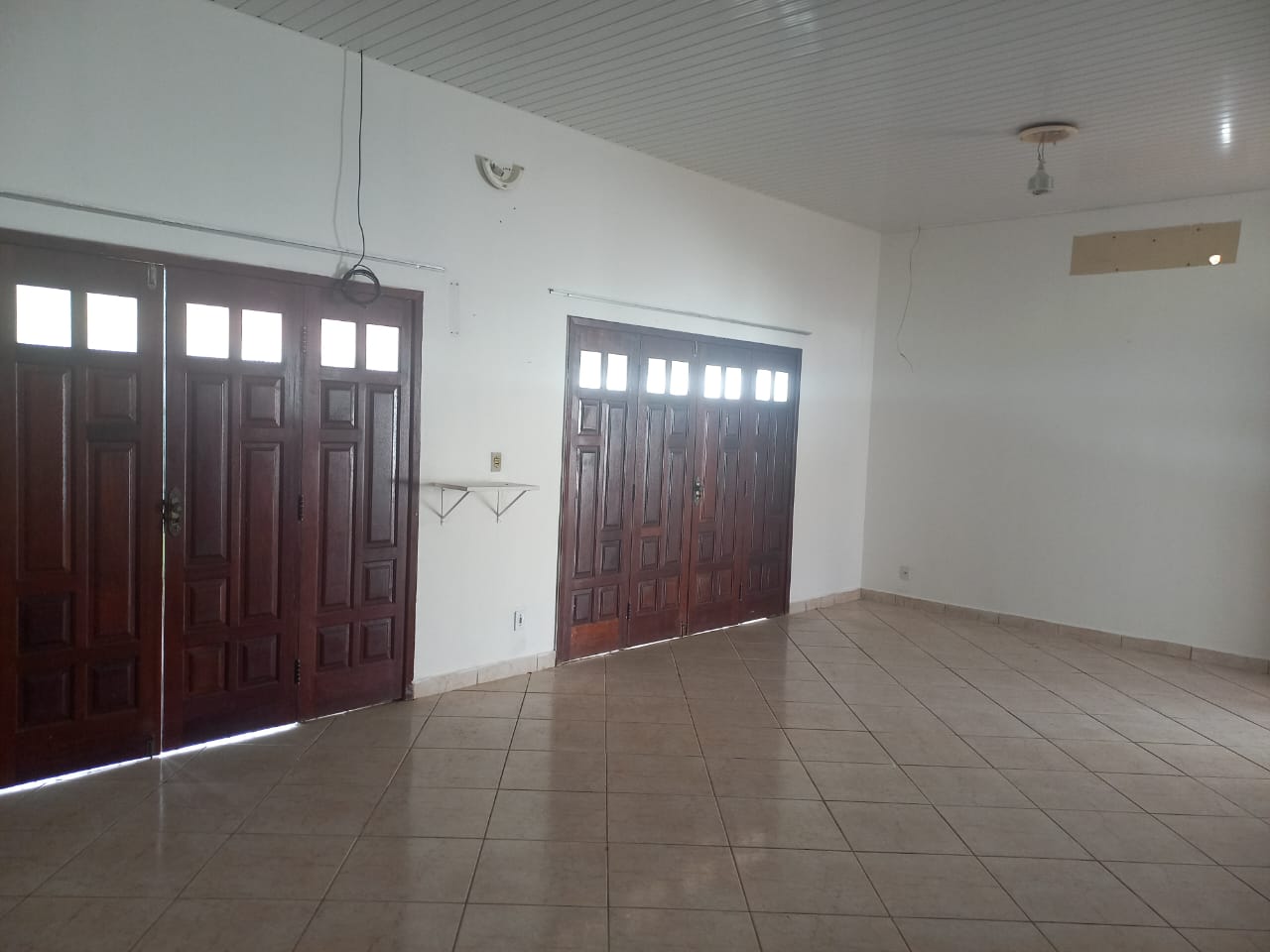 IMÓVEL PARA VENDA - AO LADO DA ESCOLA DOM ÂNGELO FROZI - PRÓXIMO AO SUPERMERCADO LÍDER
