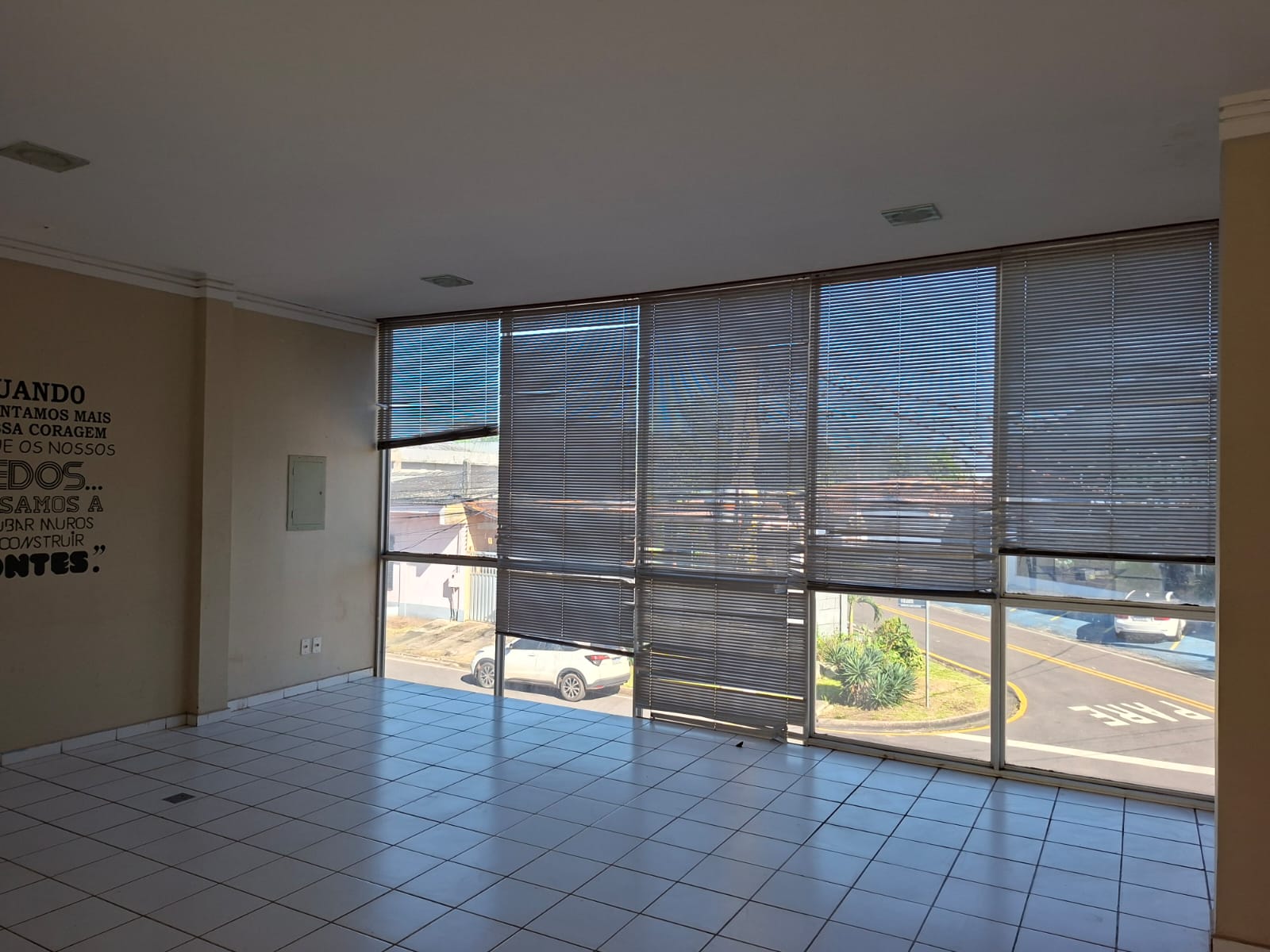 EXCELENTE PRÉDIO COMERCIAL PARA LOCAÇÃO – AMPLO E BEM LOCALIZADO – VILA DOS CABANOS – BARCARENA/PA.