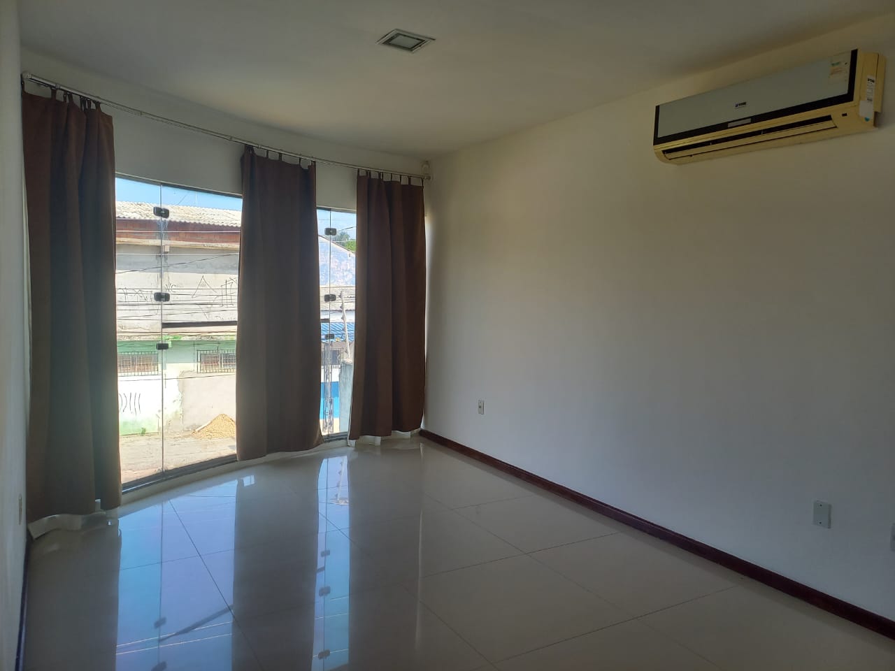 EXCELENTE CASA COM 2 PAVIMENTO PARA LOCAÇÃO - CONFORTO E MODERNIDADE - VILA DOS CABANOS - BARCARENA - PÁ.