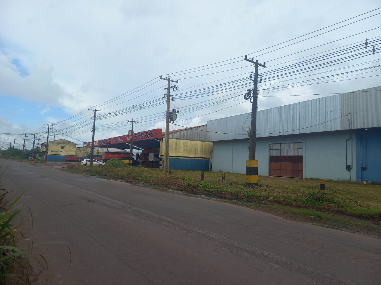 GALPÃO – DISPONÍVEL PRA LOCAÇÃO – PRÓXIMO AO TREVO DO PETECA – BARARENA – PA.