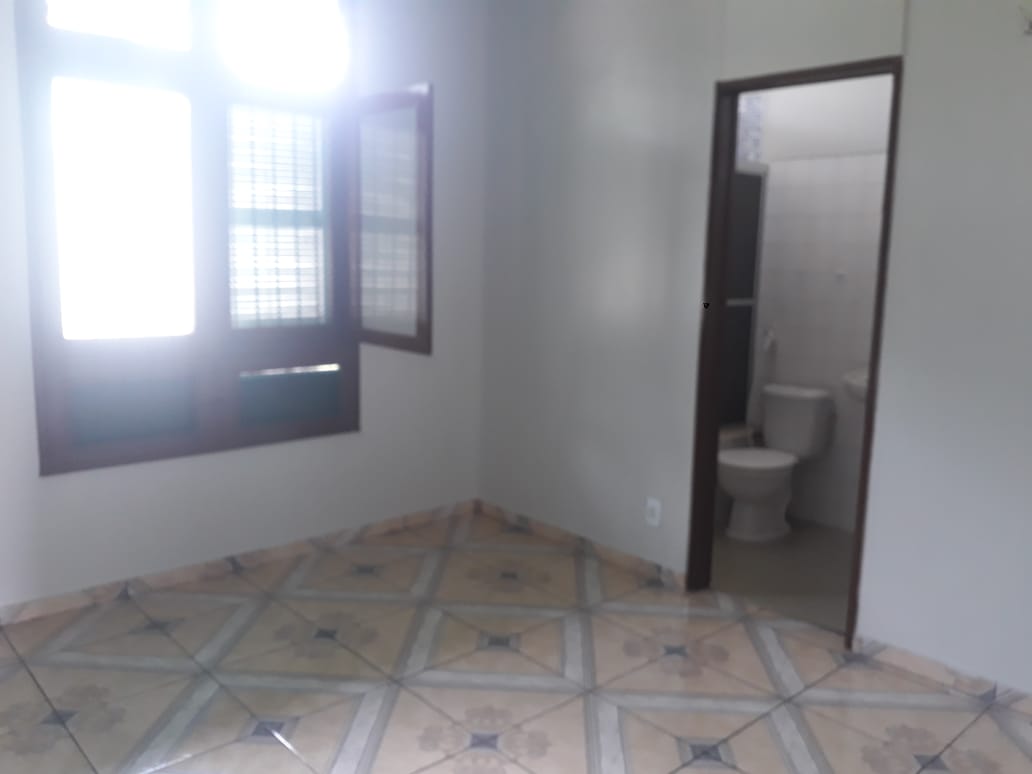 CASA A VENDA - NÚCLEO URBANO - VILA DOS CABANOS