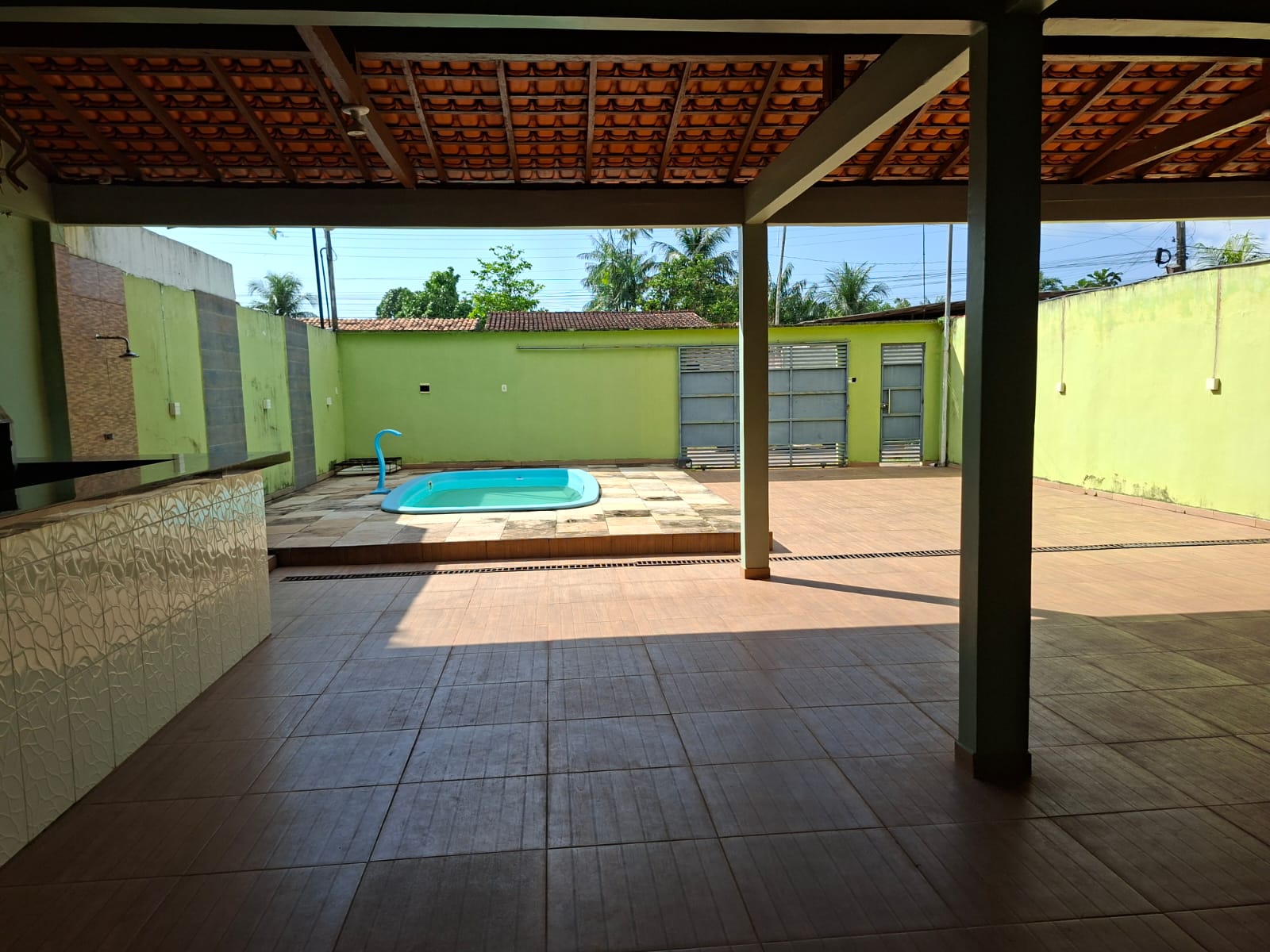 ALUGO EXCELENTE CASA MODERNA COM PISCINA - TOTALMENTE MOBILIADA - BAIRRO JARDIM CABANOS/VILA DOS CABANOS – BARCARENA/PA.