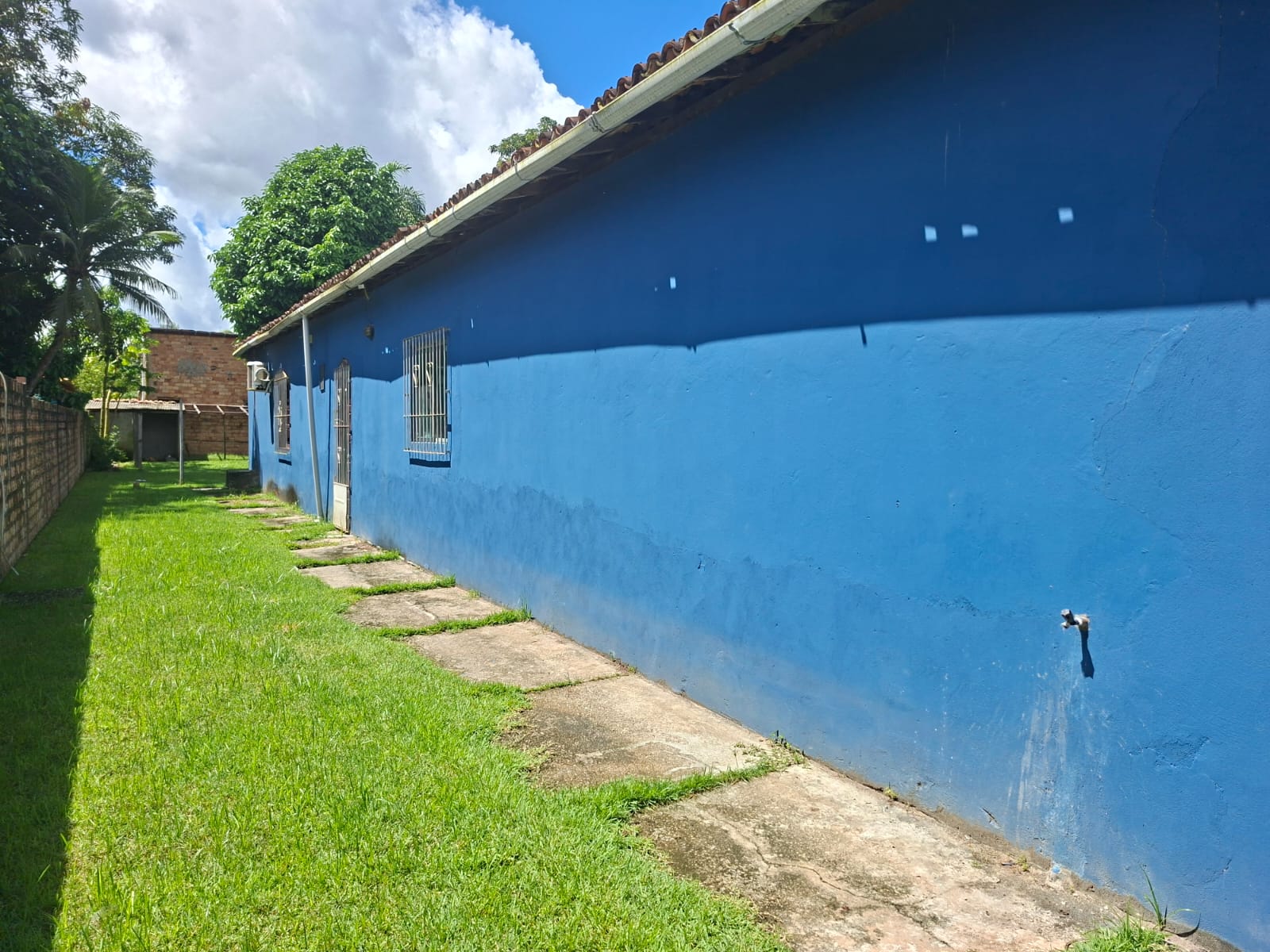 ÓTIMA OPORTUNIDADE - CASA AMPLA COM QUINTAL TODO GRAMADO A VENDA - VILA DE ITUPANEMA - BARCARENA/PA