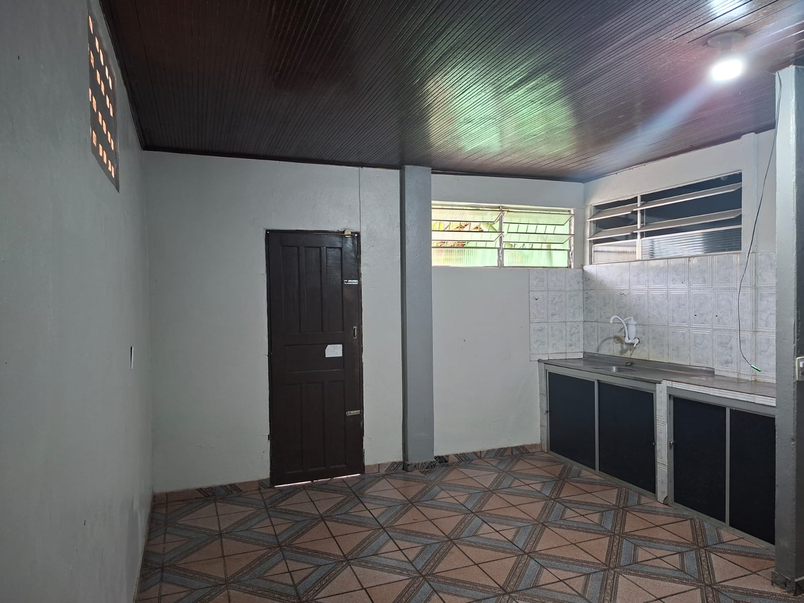 CASA PARA ALUGAR - TERREO - VILA DOS CABANOS