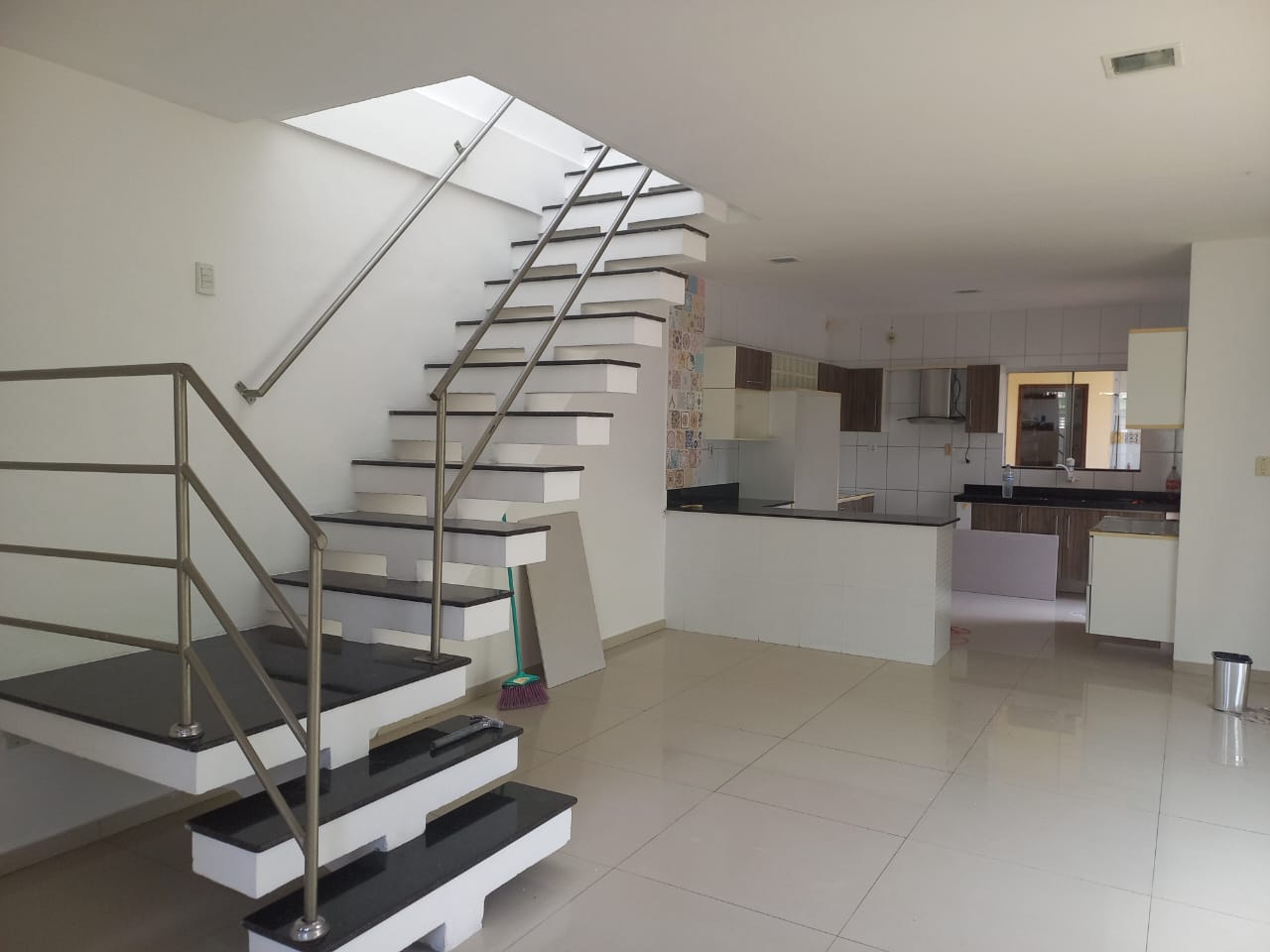 EXCELENTE CASA COM 2 PAVIMENTO PARA LOCAÇÃO - CONFORTO E MODERNIDADE - VILA DOS CABANOS - BARCARENA - PÁ.