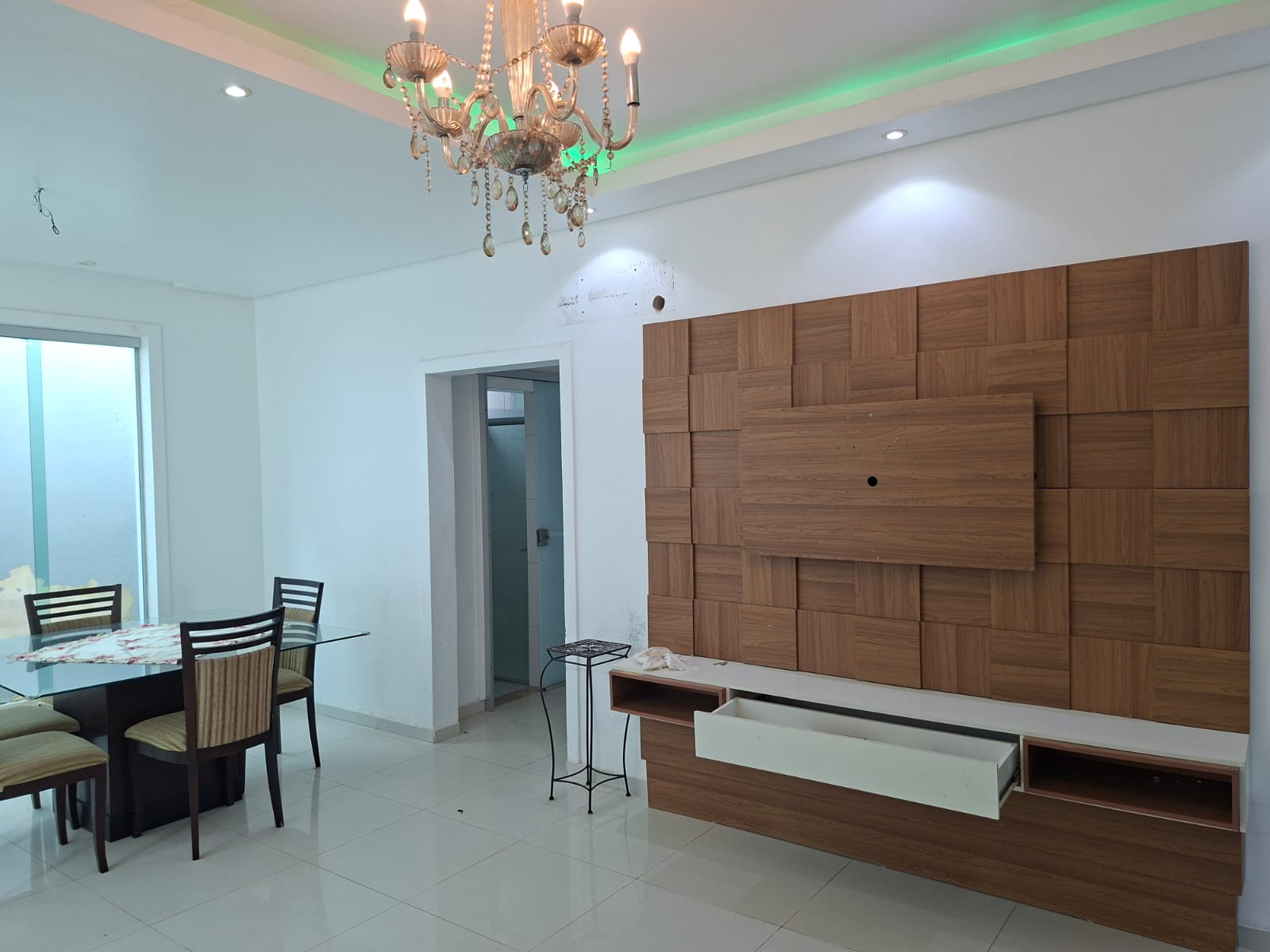 EXCELENTE CASA DE 2 PAVIMENTOS COM MOBÍLHAS, PADRÃO MODERNO - PARA LOCAÇÃO - VILA DOS CABANOS - BARCARENA/PA.