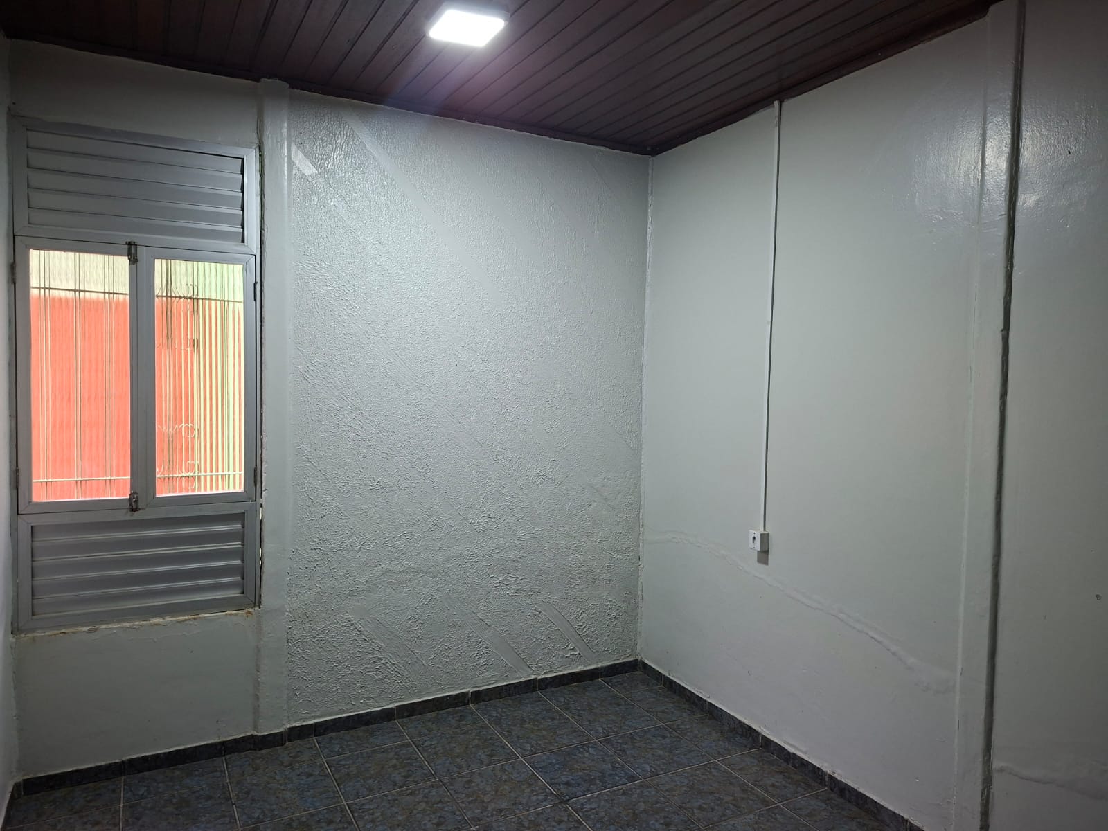 CASA PARA ALUGAR - TERREO - VILA DOS CABANOS