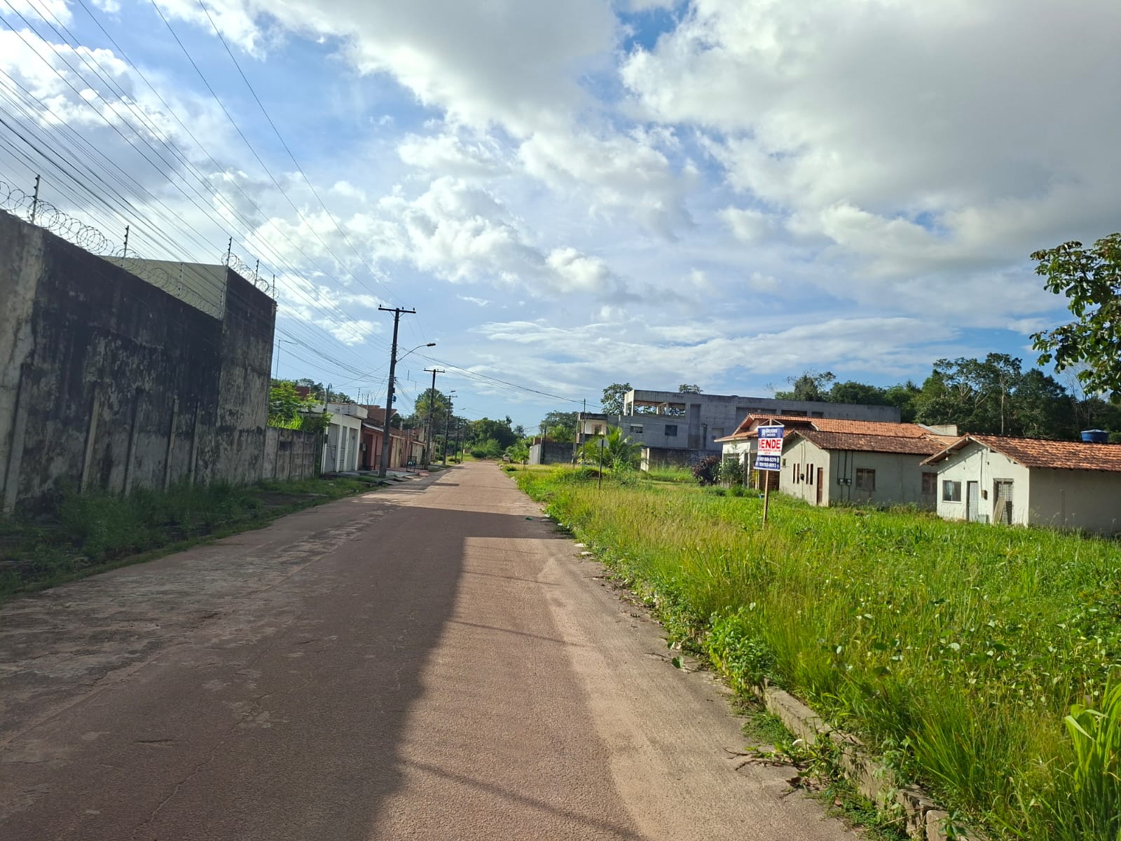 ATENÇÃO INVESTIDORES E CONSTRURORES - EXCELENTE TERRENO A VENDA COM DIMENÇÕES 37X18 - EM VILA DOS CABANOS - BARCARENA/PA.
