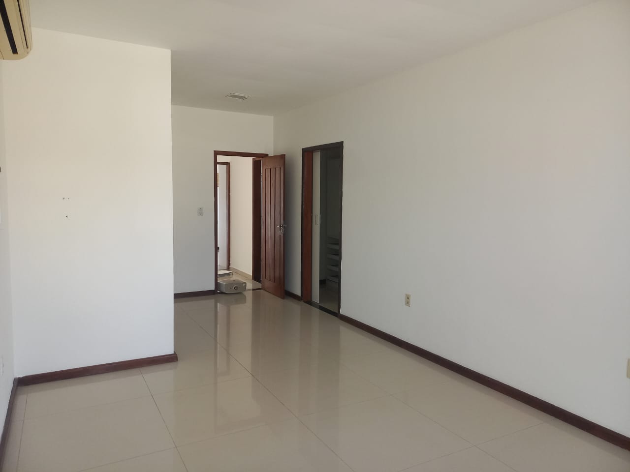 EXCELENTE CASA COM 2 PAVIMENTO PARA LOCAÇÃO - CONFORTO E MODERNIDADE - VILA DOS CABANOS - BARCARENA - PÁ.