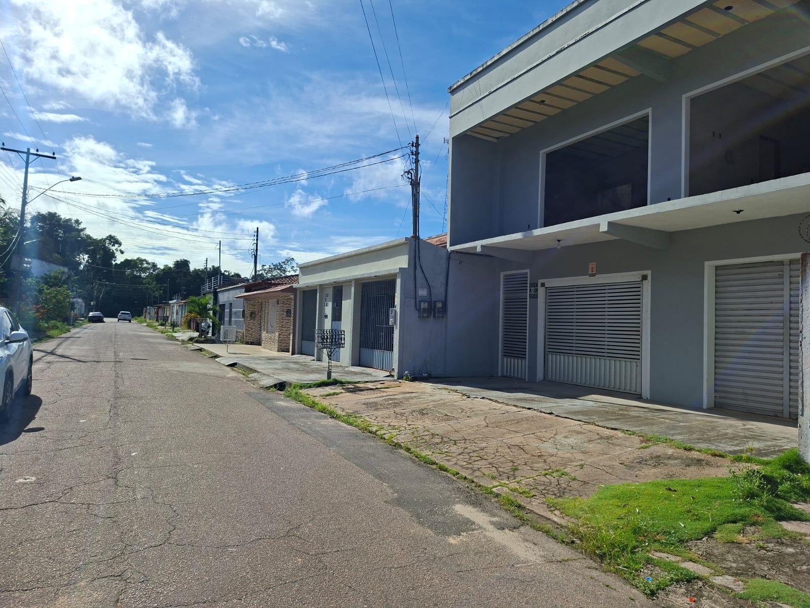 EXCELENTE CASA DE 2 PAVIMENTOS COM MOBÍLHAS, PADRÃO MODERNO - PARA LOCAÇÃO - VILA DOS CABANOS - BARCARENA/PA.