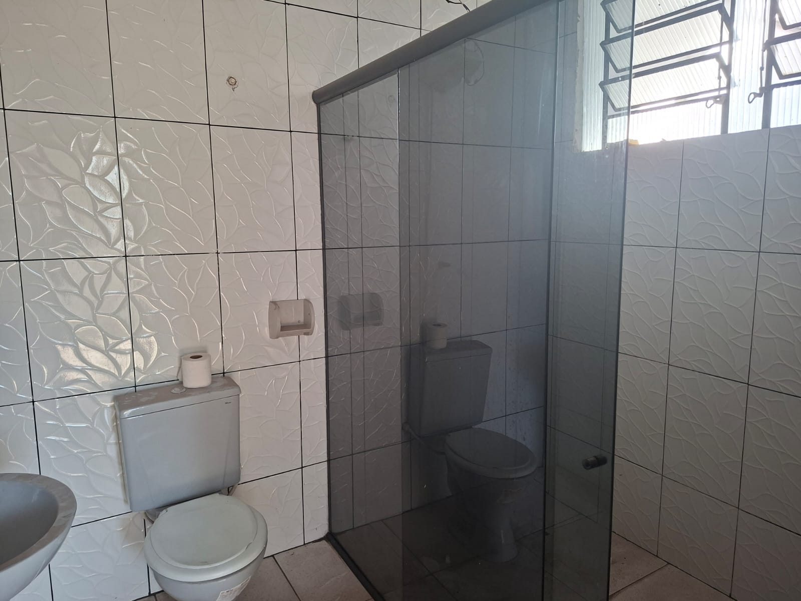 OPORTUNIDADE PARA MORAR OU INVESTIR EM VILA DOS CABANOS - CASA À VENDA (ACEITA VEÍCULO COMO PARTE DO PAGAMENTO).