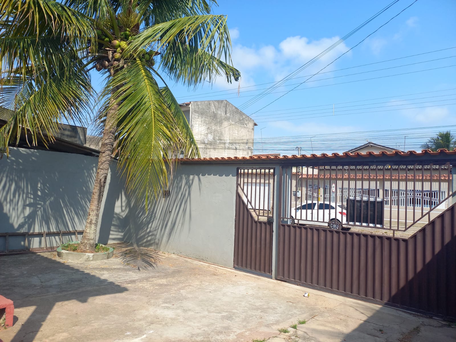 CASA A VENDA COM ÓTIMA LOCALIZAÇÃO- ACEITA FINANCIAMENTO