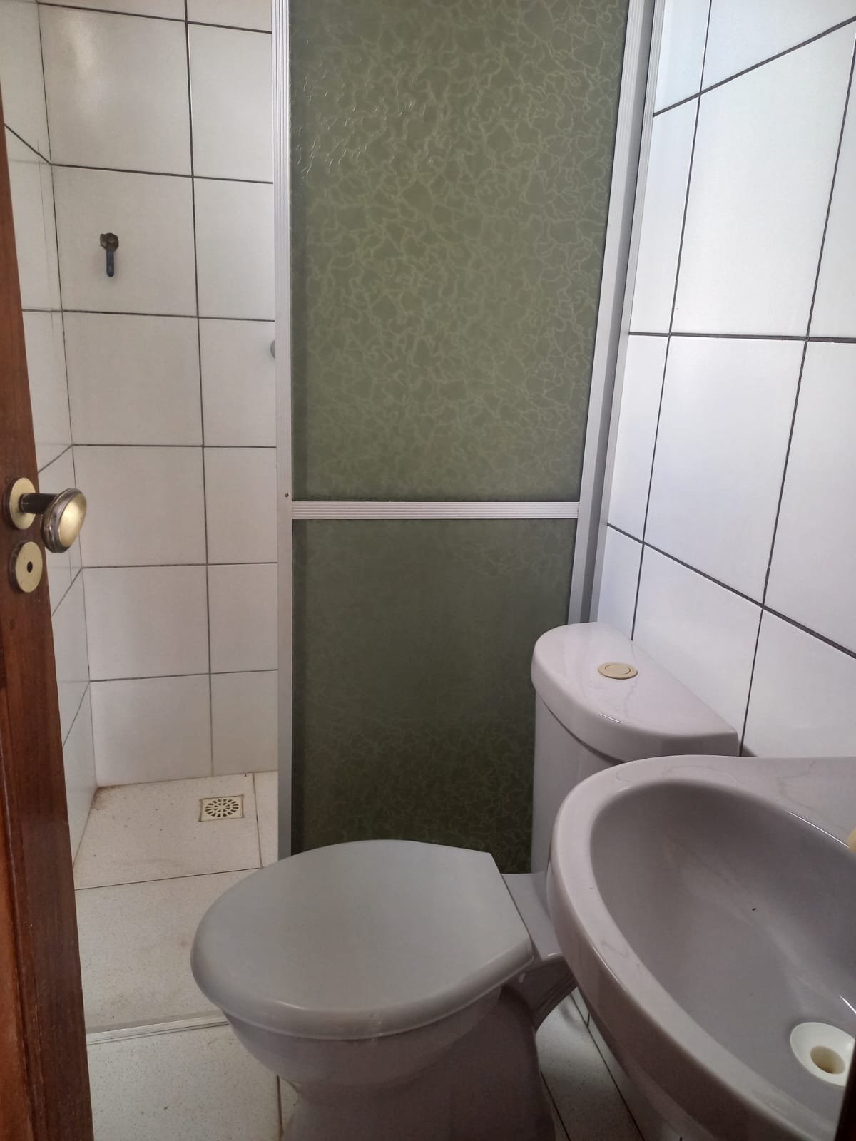 CASA A VENDA COM ÓTIMA LOCALIZAÇÃO- ACEITA FINANCIAMENTO