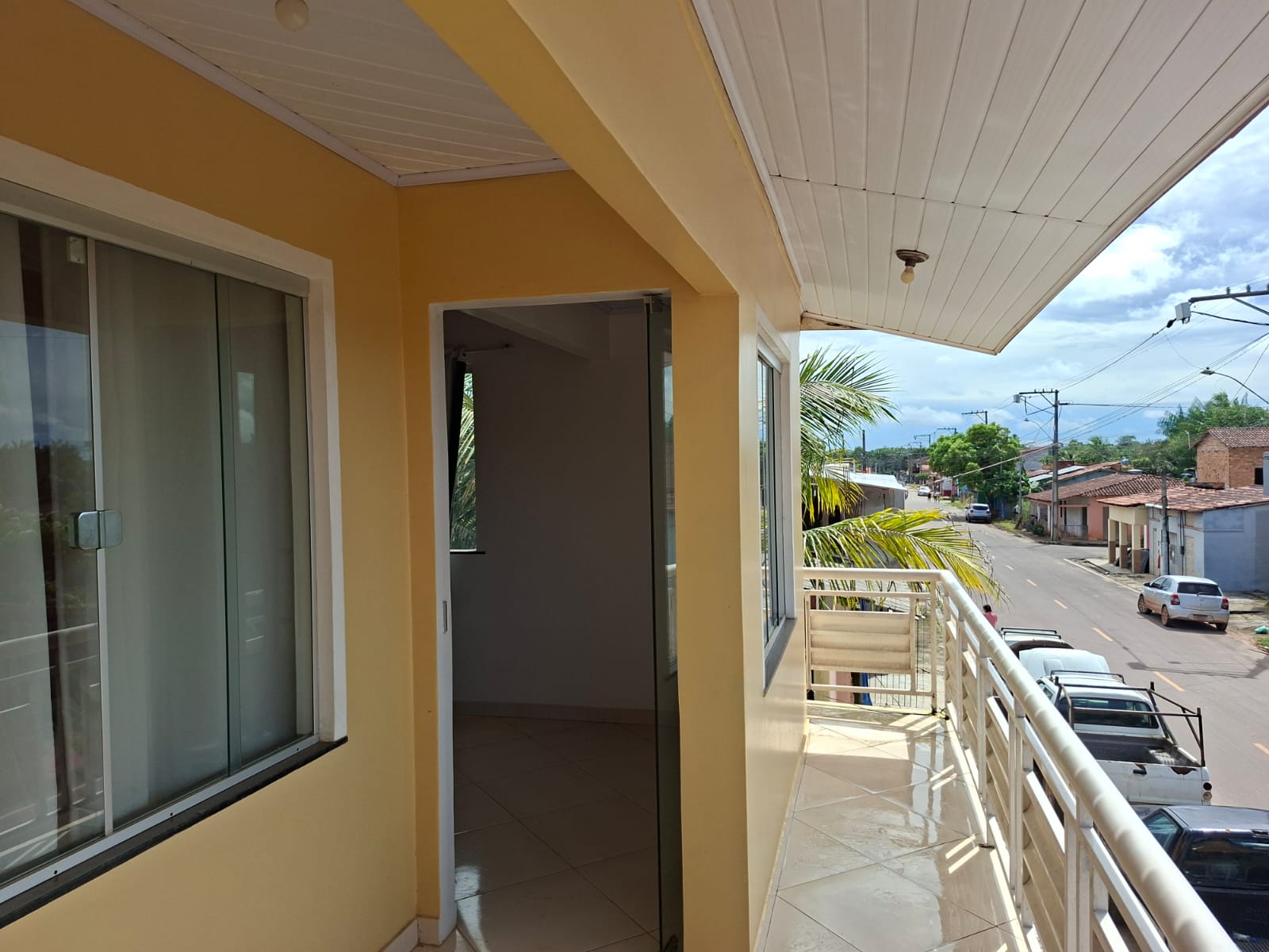 EXCELENTE CASA PARA LOCAÇÃO - BEM VENTILADA E COM ÓTIMO ACABAMENTO - 2° PAVIMENTO - BAIRRO BEIRA RIO - BARCARENA/PA.