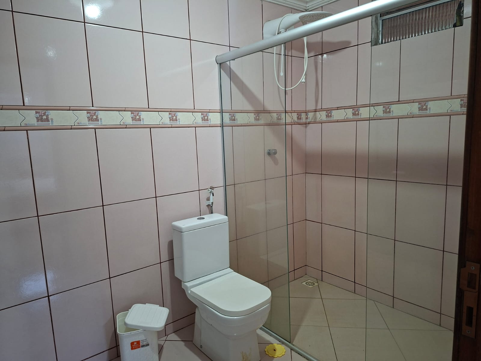 EXCELENTE CASA DE 2 PAVIMENTOS COM MOBÍLHAS, PADRÃO MODERNO - PARA LOCAÇÃO - VILA DOS CABANOS - BARCARENA/PA.