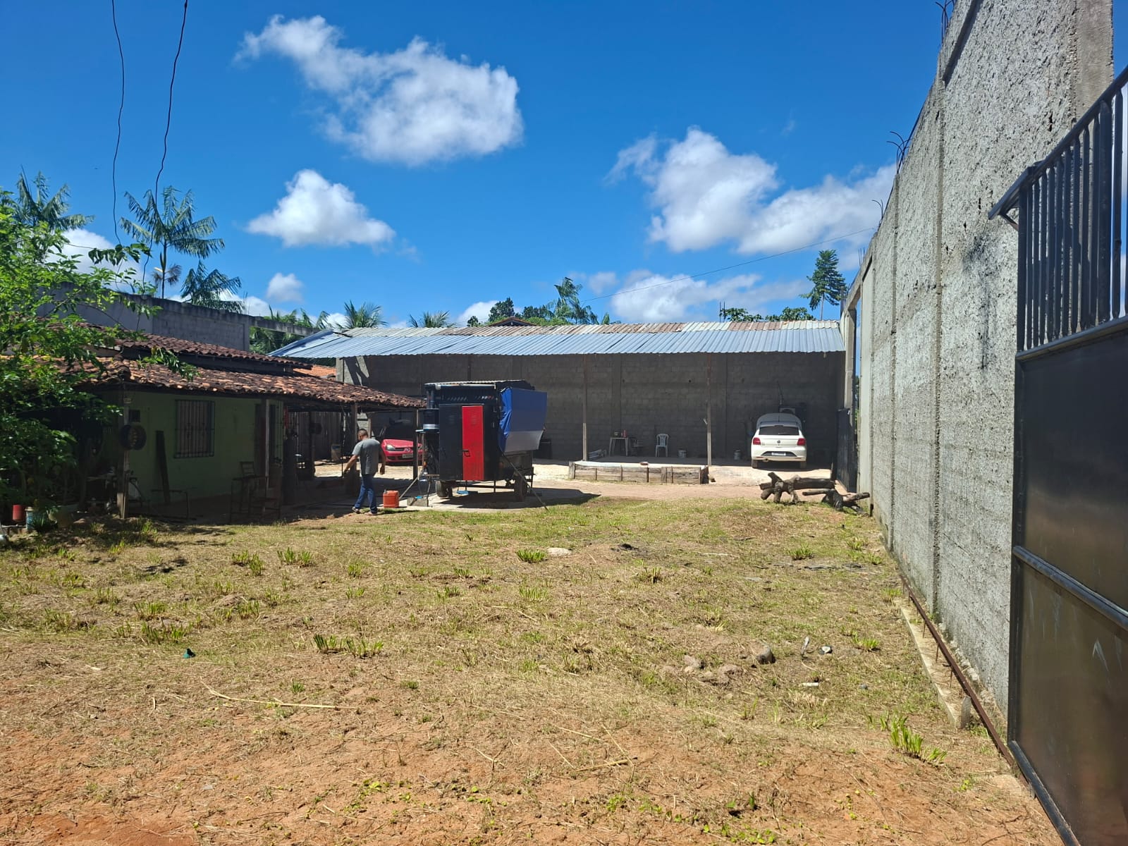 ATENÇÃO INVESTIDORES – VENDO UM IMÓVEL URBANO RESIDENCIAL/COMERCIAL COM GALPÃO – MEDINDO 1.800 M² - EM VILA DOS CABANOS – BARCARENA/PA.