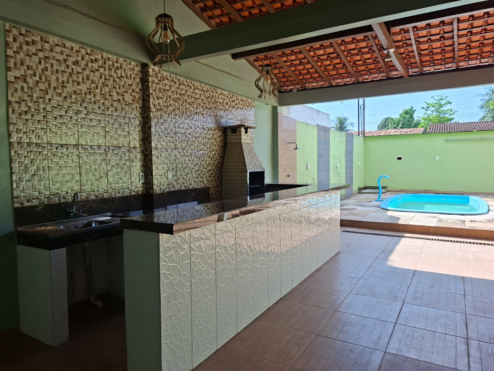 ALUGO EXCELENTE CASA MODERNA COM PISCINA - TOTALMENTE MOBILIADA - BAIRRO JARDIM CABANOS/VILA DOS CABANOS – BARCARENA/PA.
