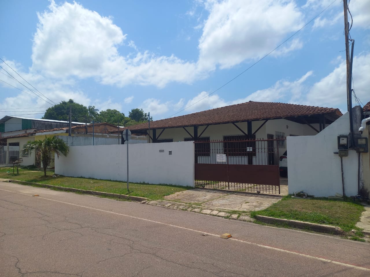 IMÓVEL PARA VENDA - AO LADO DA ESCOLA DOM ÂNGELO FROZI - PRÓXIMO AO SUPERMERCADO LÍDER